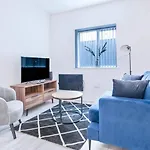 Pass The Keys Flat 8 - Charming 1 Bedroom Flat: Ideal Urban Oasis
