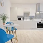 Pass The Keys Flat 8 - Charming 1 Bedroom Flat: Ideal Urban Oasis