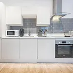 Pass The Keys Flat 8 - Charming 1 Bedroom Flat: Ideal Urban Oasis
