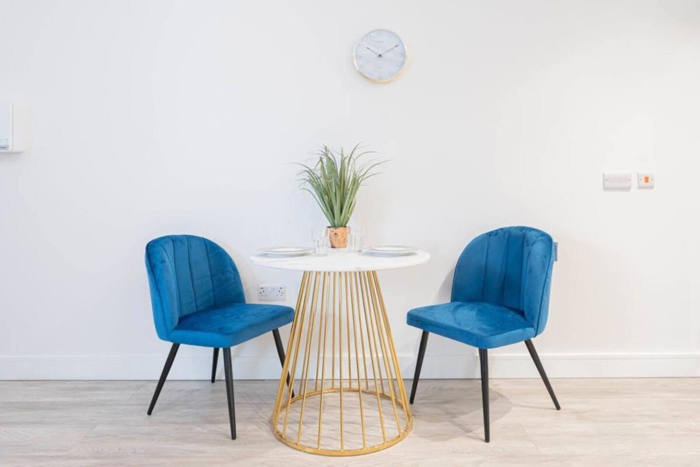 Apartment Pass The Keys Flat 8 - Charming 1 Bedroom Flat: Ideal Urban Oasis *