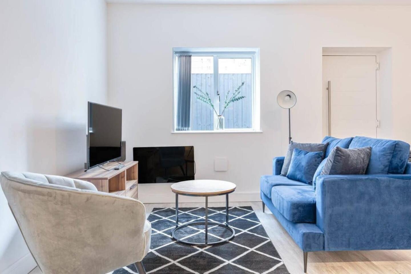 Pass The Keys Flat 8 - Charming 1 Bedroom Flat: Ideal Urban Oasis *
